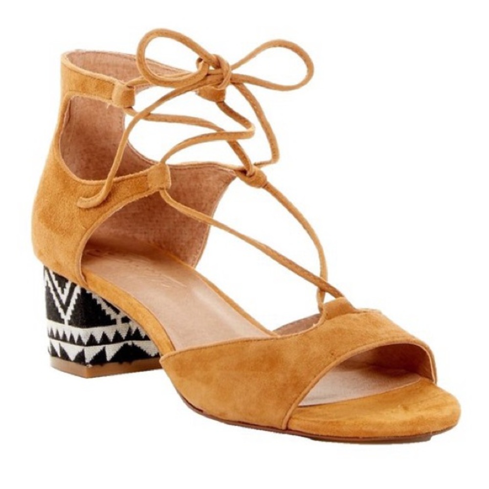 Anthropologie Bettye suede chestnut chevron Aztec heel size 6